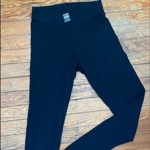 Yoga leggings by pink